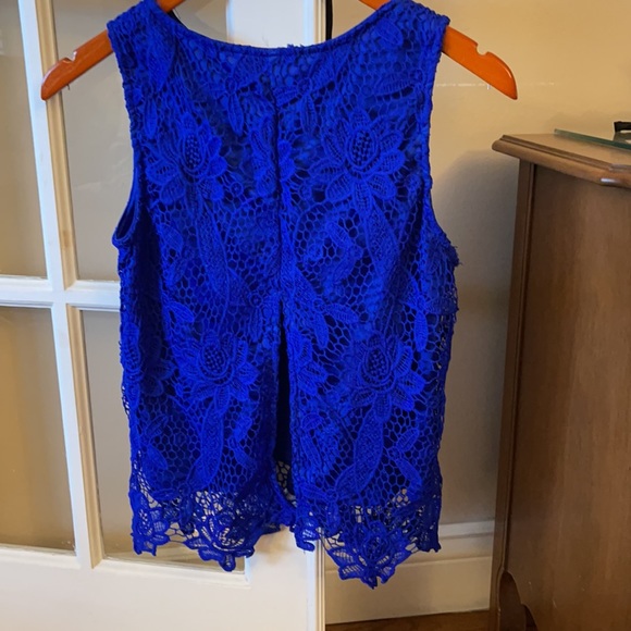 Blue Top with open back - Picture 3 of 3
